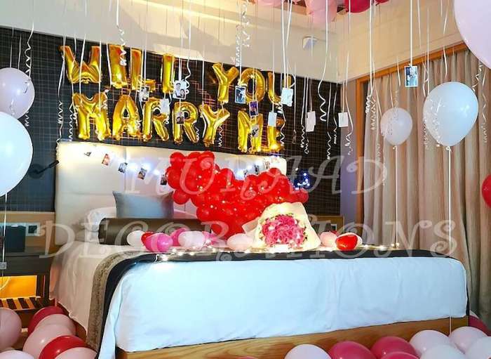 Will hotel decorate room for anniversary