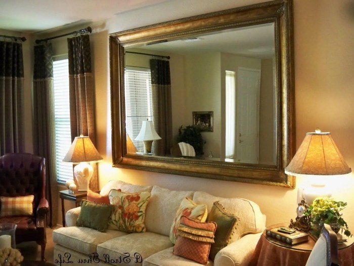 How to decorate mirror in living room