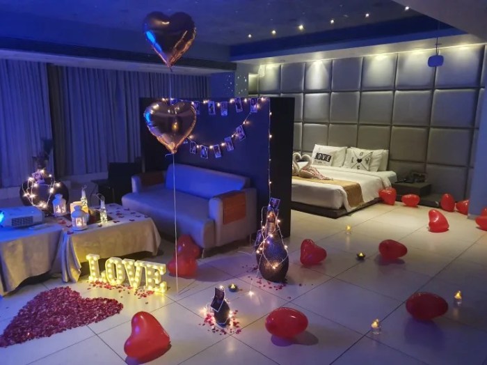 Will hotel decorate room for anniversary