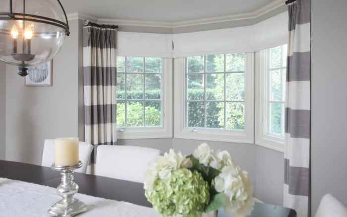 How to decorate a bay window for fall