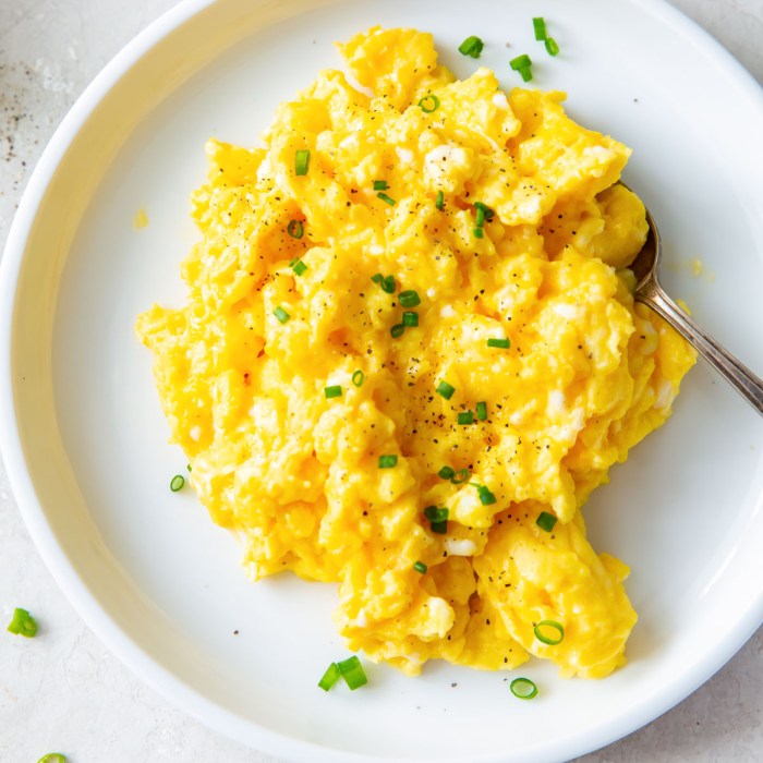 How to cook scrambled eggs restaurant style