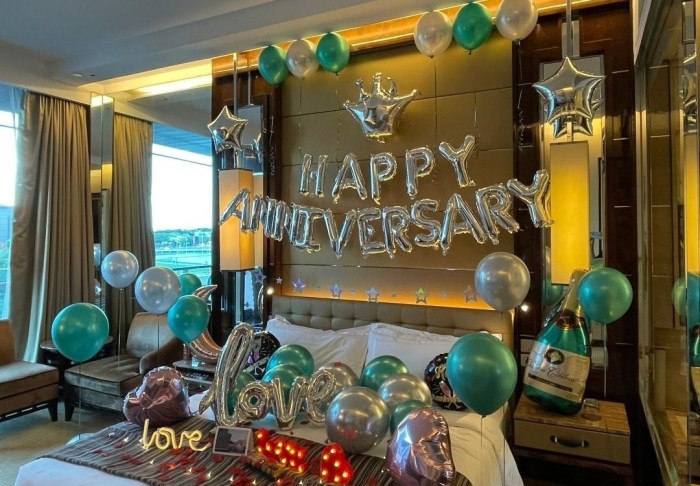 Will hotel decorate room for anniversary